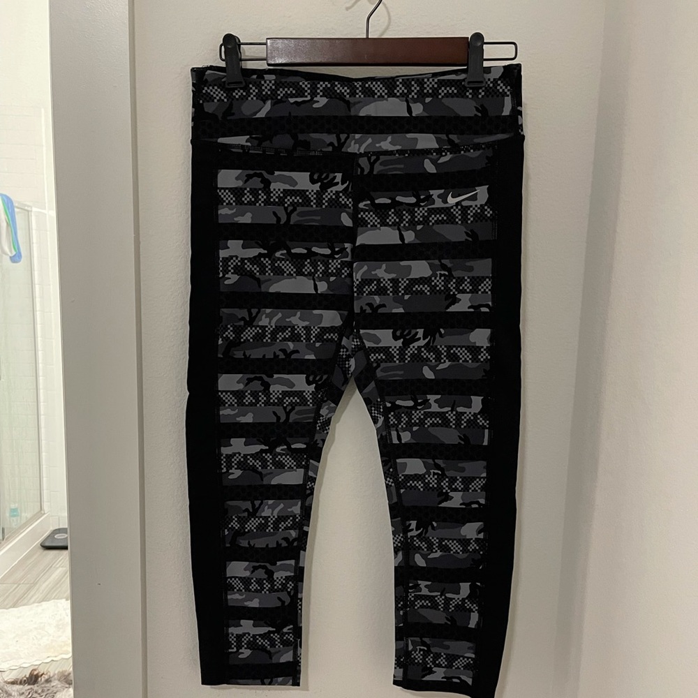 Nike Running Tights Crop - size L - Like New